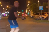 Svi se pitali šta radi ovaj mladić na kolovozu, a onda kad su videli nastalo oduševljenje (VIDEO)