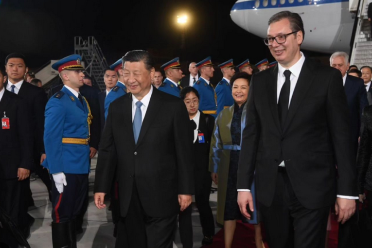 Oglasio se Vučić nakon dolaska kineskog šefa države: Poštovani predsedniče Si, uvaženi prijatelju, dobro nam došli u Srbiju!