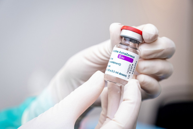 AstraZeneka povlači vakcinu protiv kovida: Sumnja se da su njene nuspojave povezane sa 80 smrtnih slučajeva