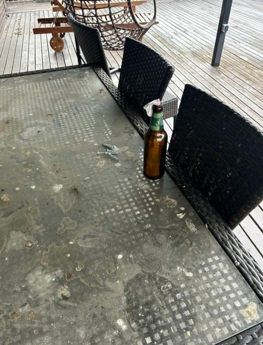 Šok otkriće na Savi: Pogledajte šta je pronađeno prilikom uklanjanja jednog od nelegalnih splavova (FOTO)