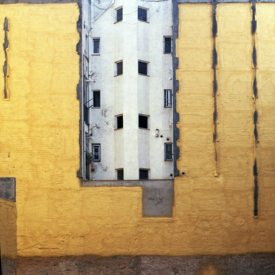 Fotografije na kojima nema ničega što očekujemo da vidimo: "Grad, bilo koji" Lazara Lekovića (FOTO)