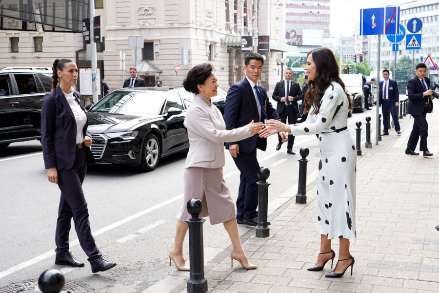 Prva dama Kine Peng Lijuan: Kada je upoznala Si Đinpinga bila je poznatija od njega, proslavila je narodnu vokalnu muziku