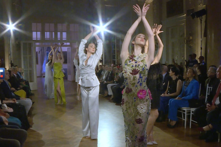 Spoj mode i pokreta: U italijanskoj rezidenciji održana revija "Tifani Benčivenga" (VIDEO)