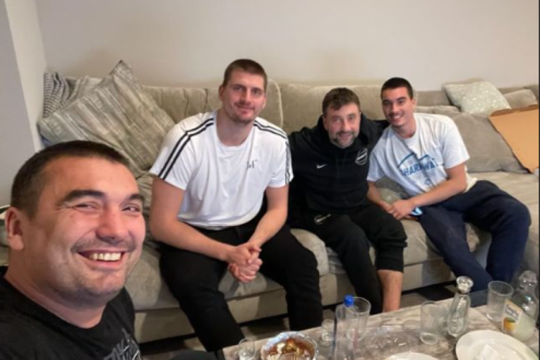 Baš dirljiva poruka: Ovako se sin Dejana Milojevića poklonio Jokiću! (FOTO)