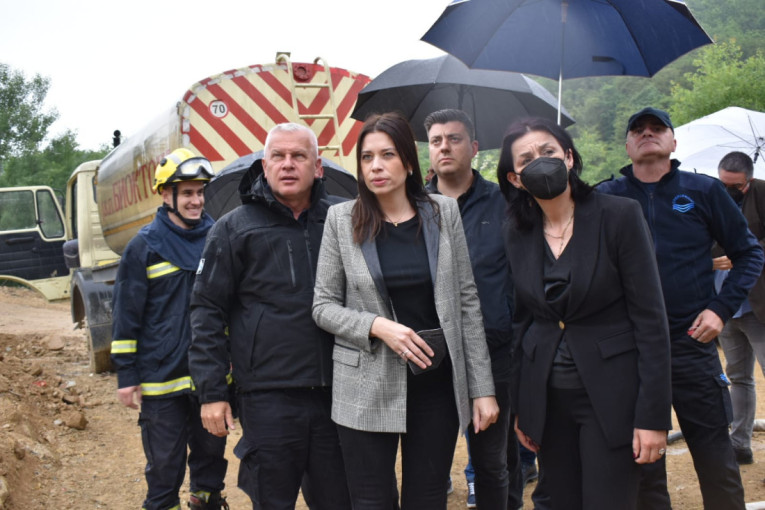 Ministarka Irena Vujović u Užicu održala hitan sastanak nadležnih službi zbog požara na deponiji „Duboko“