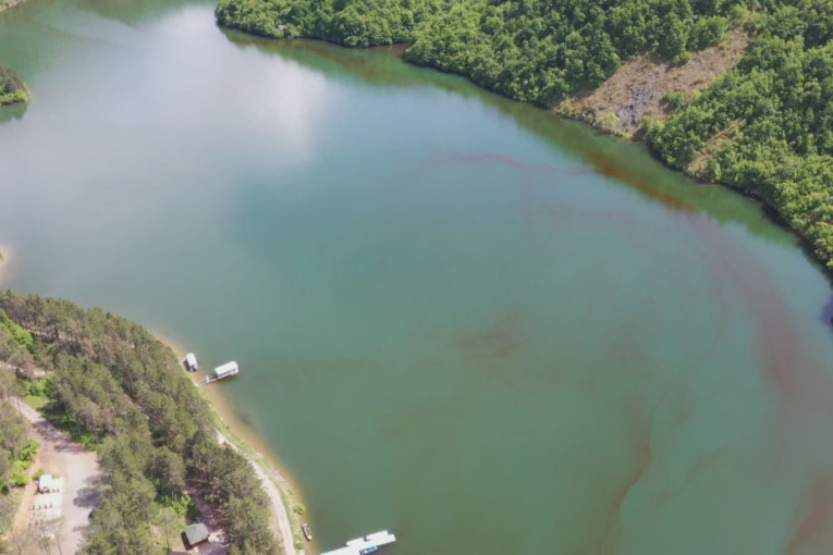 Evo šta je uzrok crvenih mrlja u reci Lim: Ekolozi i inspektori obišli teren - uzorci vode poslati na ispitivanje