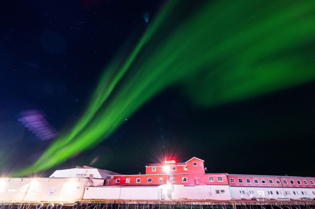 Intenziviranje solarne geomagnetne oluje koja je pogodila Zemlju očekuje se večeras! Aurora borealis ponovo na nebu (FOTO)