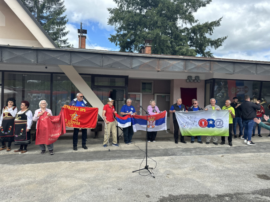 Danju se radilo, uveče pevalo: Oni su radnici udarnici koji su svojim rukama gradili prugu Beograd - Bar (VIDEO/FOTO)