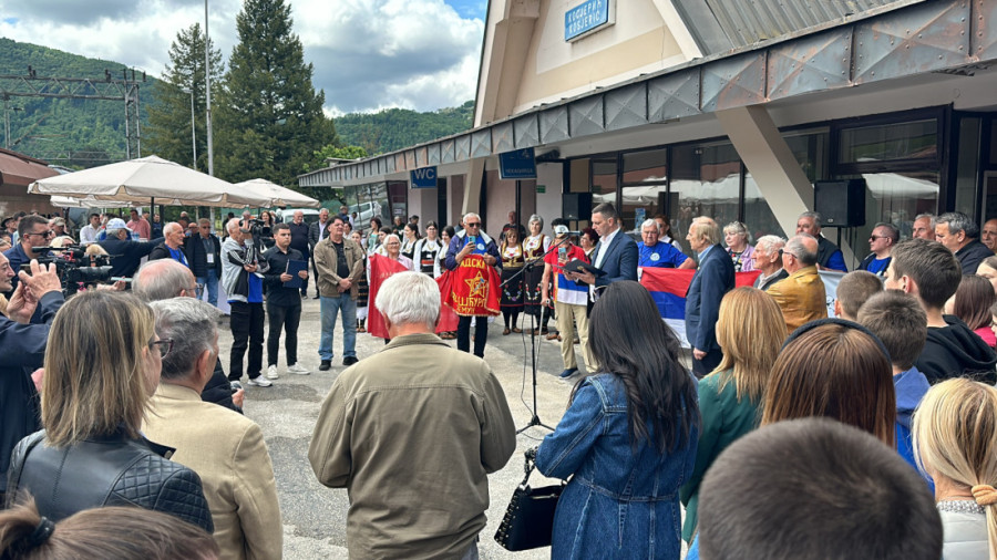 Danju se radilo, uveče pevalo: Oni su radnici udarnici koji su svojim rukama gradili prugu Beograd - Bar (VIDEO/FOTO)