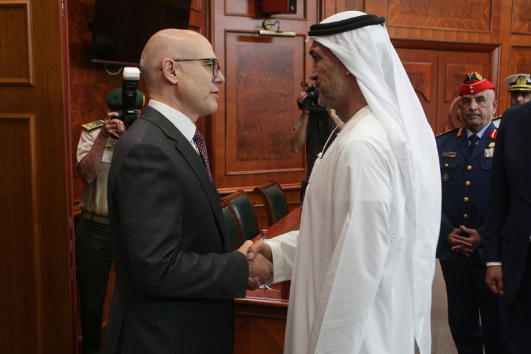 Unapređenje saradnje: Vučević se sastao sa ministrom odbrane UAE (FOTO)