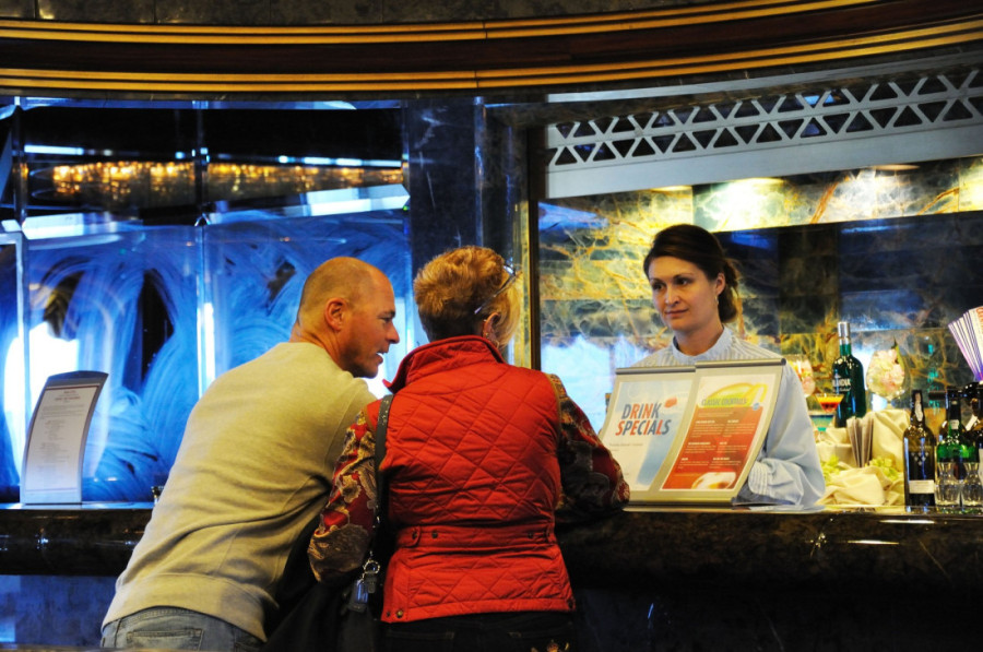 Zbog jednog uobičajenog odevnog predmeta možete biti vraćeni sa ulaza u trpezariju na kruzeru