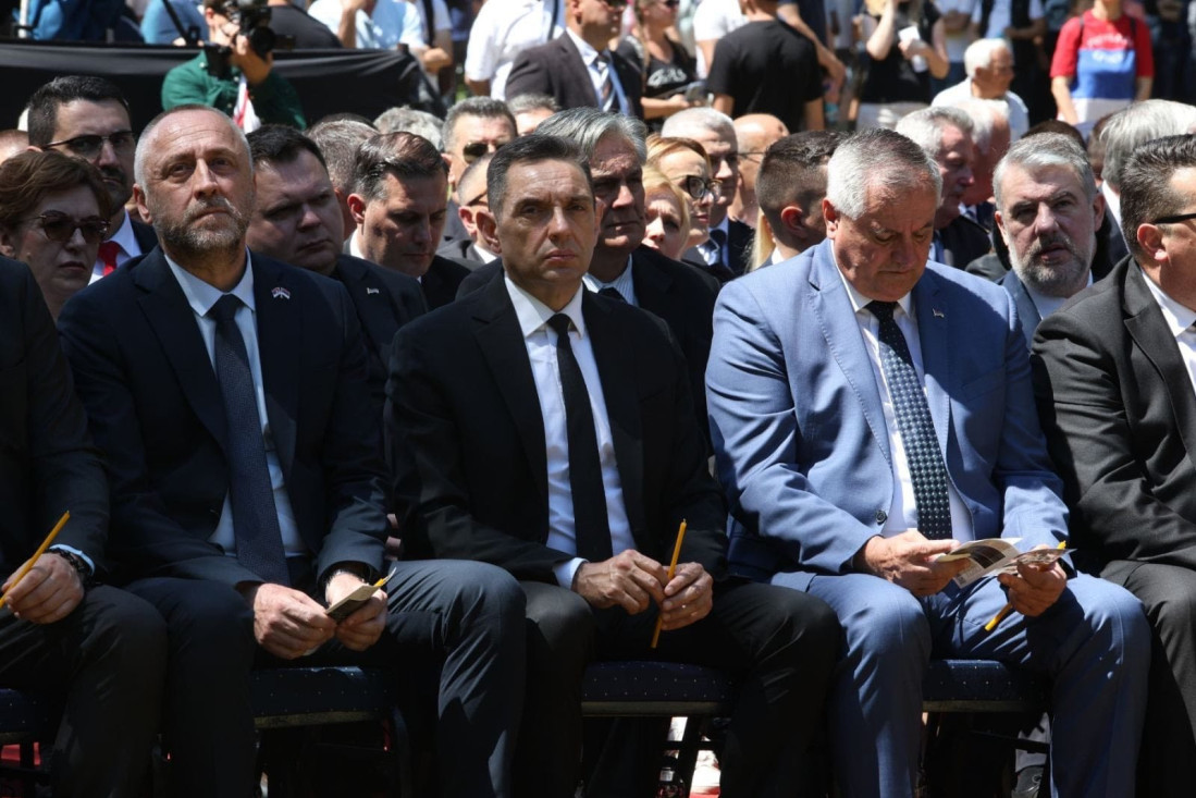 Potpredsednik Vlade Srbije Aleksandar Vulin u Donjoj Gradini odao poštu žrtvama genocida nad Srbima, Jevrejima i Romima  (FOTO)