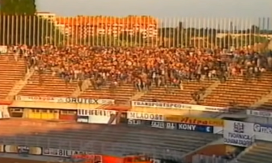 Dinamo i Zvezda nisu ni zaigrali i već tad je "mirisalo" na raspad SFRJ i rat! Na današnji dan Maksimir je bio poprište haosa (FOTO/VIDEO)