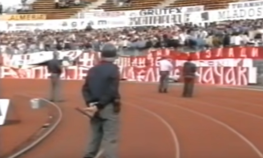 Dinamo i Zvezda nisu ni zaigrali i već tad je "mirisalo" na raspad SFRJ i rat! Na današnji dan Maksimir je bio poprište haosa (FOTO/VIDEO)