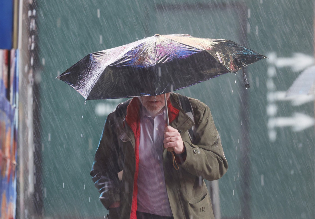 Vremenski rolerkoster! Tokom dana sunčano i toplo - popodne stižu naoblačenje i kiša!