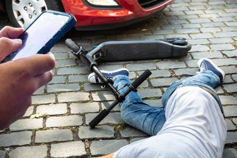 Rizikuju sve zbog "lajka" ili opklade: Najgori "izazovi" na društvenim mrežama u Srbiji! Neki su decu koštali života!