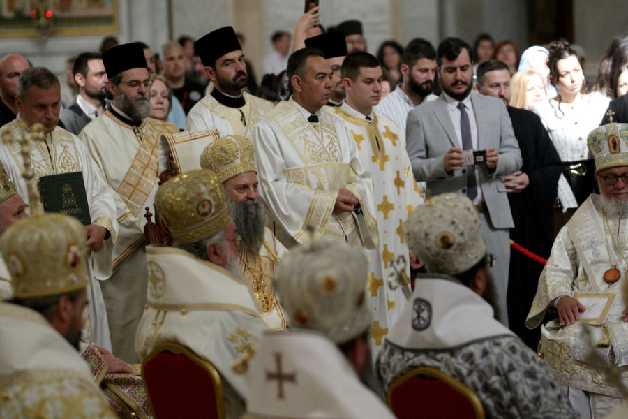Počinje Sabor Srpske pravoslavne crkve: Patrijarh Porfirije sa vladikama u Hramu Svetog Save (VIDEO/ FOTO)