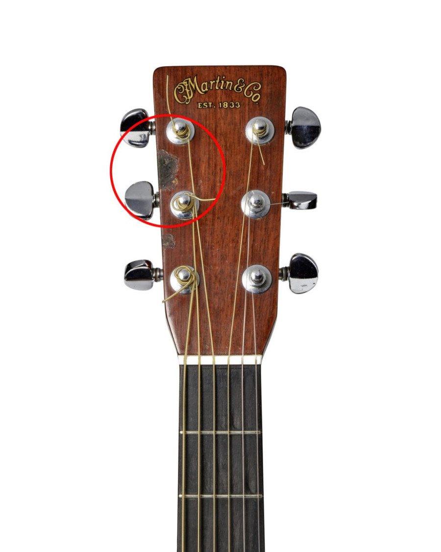 Čuvena gitara Erika Kleptona na aukciji: Neverovatna cena za instrument oštećen cigaretama (FOTO)