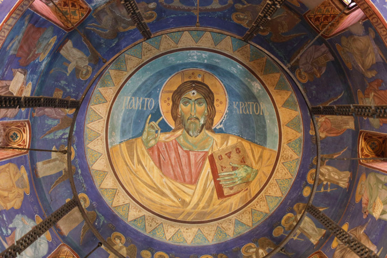 Kako su komunisti "pucali u Boga": Rupa od metka i danas je u freski Isusa Pantokratora, a ono što su uradili nožem je stravično (FOTO)
