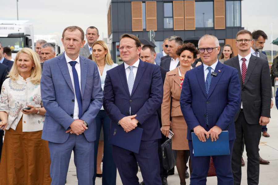 Vesić i Varhelji otvorili Intermodalni terminal: Ovaj projekat je značajan za naš privredni rast
