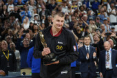 MVP! Jokiću uručen trofej "Majkl Džordan" za najkorisnijeg igrača NBA lige (VIDEO)