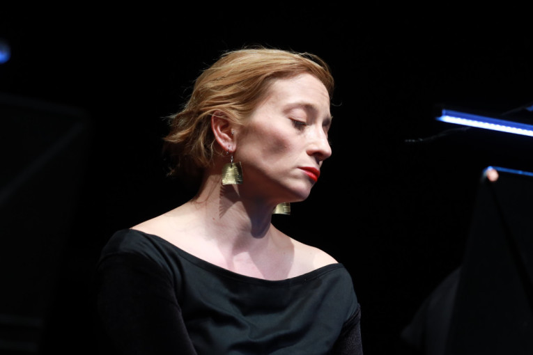Vanja Ejdus u predstavi koja se prvi put izvodi u Narodnom pozorištu: Zašto nam smrt donosi čudnu smirenost (FOTO)