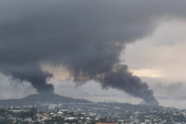 Gorela Nova Kaledonija, dim se nadvija nad ostrvima: U neredima na francuskom ahripelagu stradalo troje, uhapšeno više od 130 (VIDEO/FOTO)