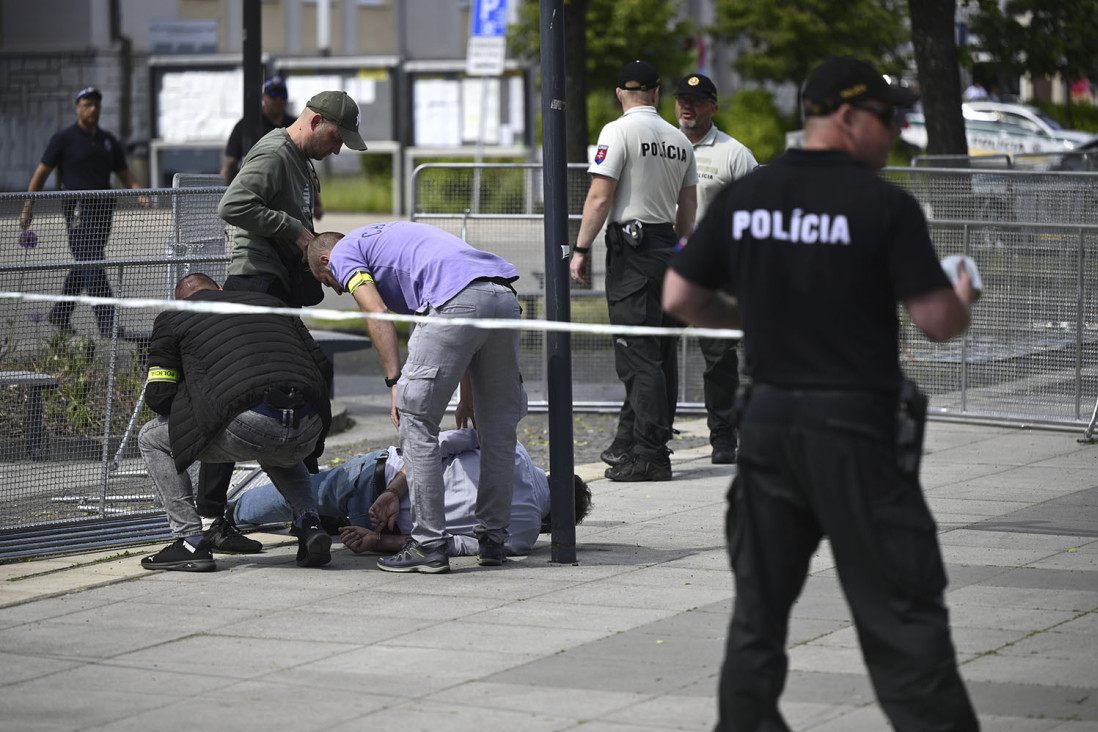 Novi detalji o atentatu na Fica: Ministar policije traži hitno sazivanje Saveta bezbednosti Slovačke