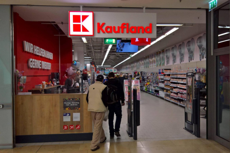 Izbacili iz prodavnica najprodavaniji proizvod! Ljudi poludeli kad su shvatili da ga danima nema na policama: Svi očajni