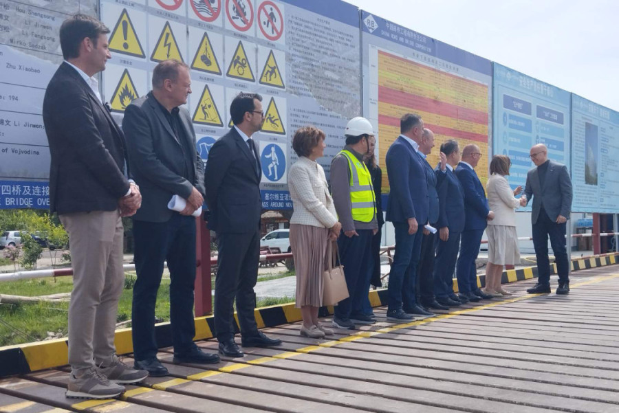 Novi Sad dobija dva nova mosta: Premijer Vučević i ministar Vesić u obilasku radova (FOTO)