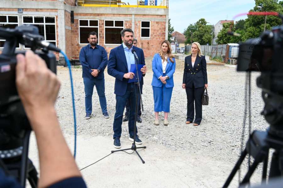 Šapić obišao radove na izgradnji vrtića "Boško Buha": Duplo više dece prijavljeno u ovu predškolsku ustanovu!