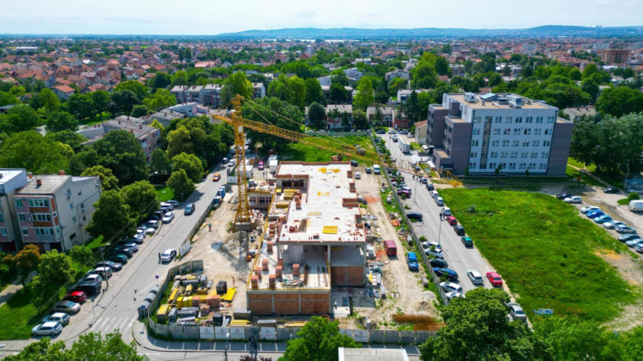 Šapić obišao radove na izgradnji vrtića "Boško Buha": Duplo više dece prijavljeno u ovu predškolsku ustanovu!