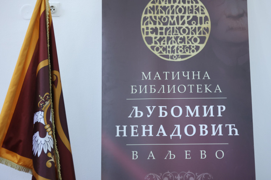 Nikola Selaković uručio pesniku Nikoli Vujčiću nagradu "Desanka Maksimović": Poezija je najbolji lek za svačiju dušu (FOTO)