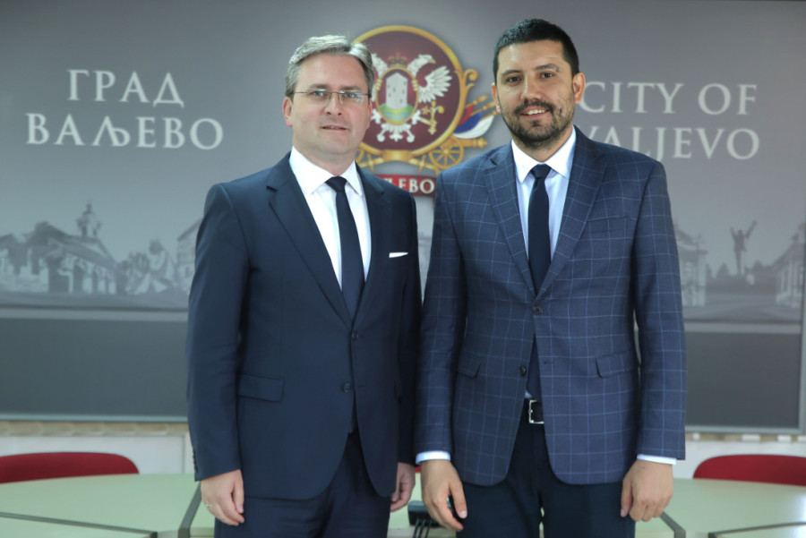 Nikola Selaković uručio pesniku Nikoli Vujčiću nagradu "Desanka Maksimović": Poezija je najbolji lek za svačiju dušu (FOTO)