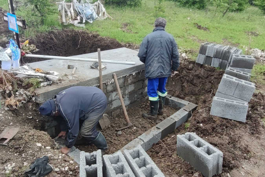 Sahranjena majka ubice Danke! Muž sa lisicama dočekao kovčeg, prvi odveden sa groblja