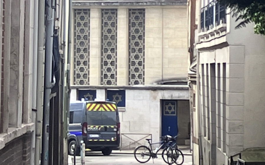 Drama u Francuskoj: Muškarac pokušao da zapali sinagogu, ubijen u obračunu sa policijom