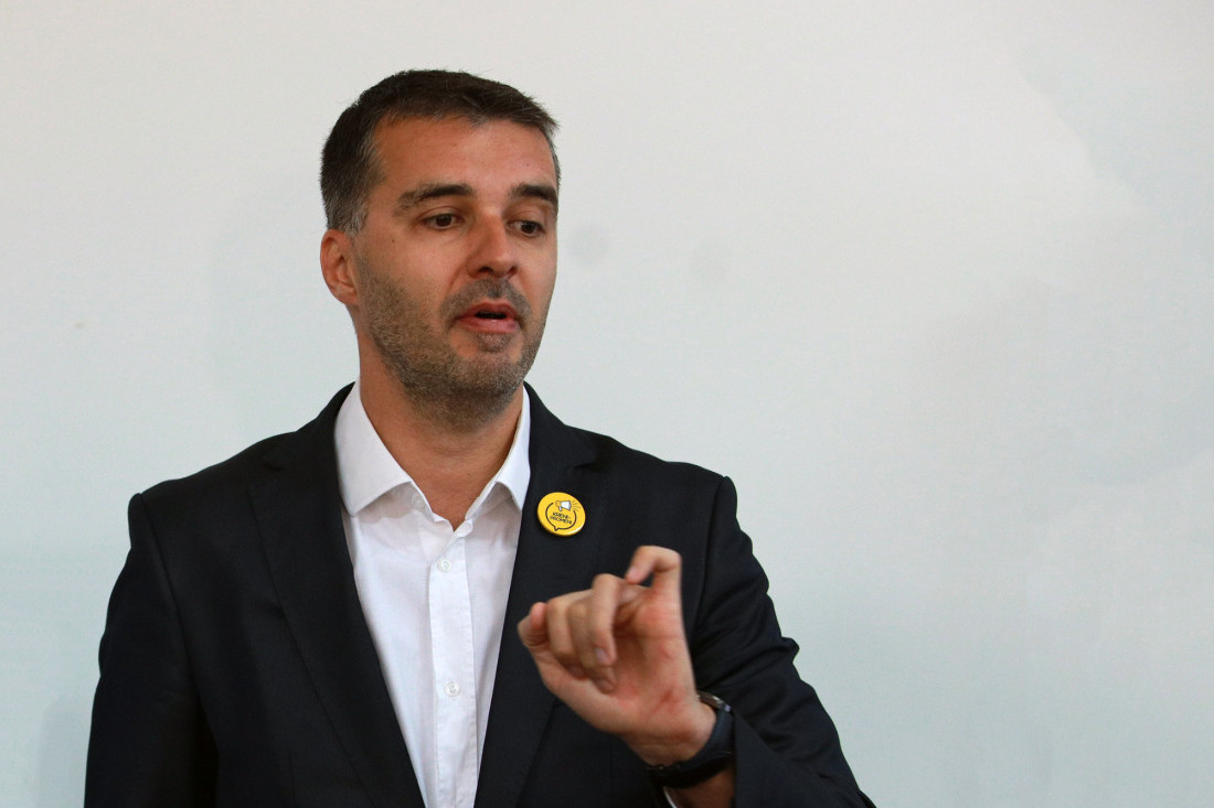 Program opozicije u jednoj izjavi Sava Manojlovića: Delili smo i kondome sa duhovitom porukom (VIDEO)