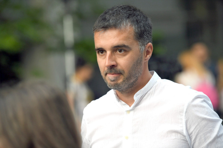 Manojlović želi građanske sukobe: Pozvao kompletnu opoziciju da napusti institucije i pređe na nasilje, podržali ga opozicioni mediji (FOTO)
