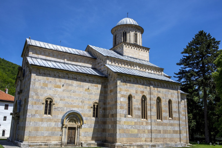 Tradicija se nastavlja: Crvena zvezda pomogla manastirima na Kosovu i Metohiji
