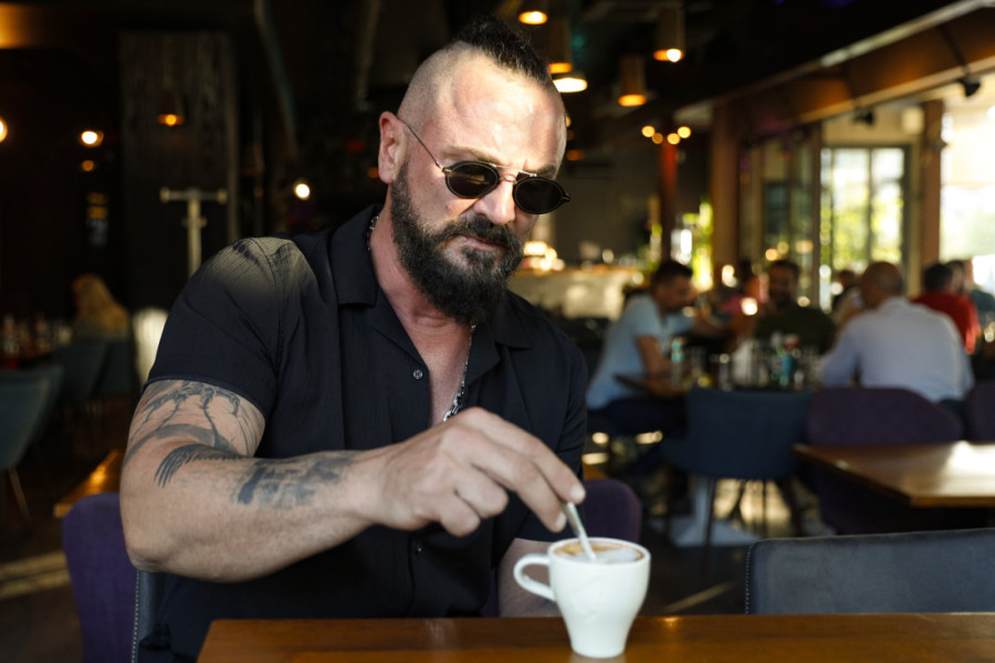 "Desingerica je zvezda mentalno zaostalih" Muzičar repera nazvao - folirantom!