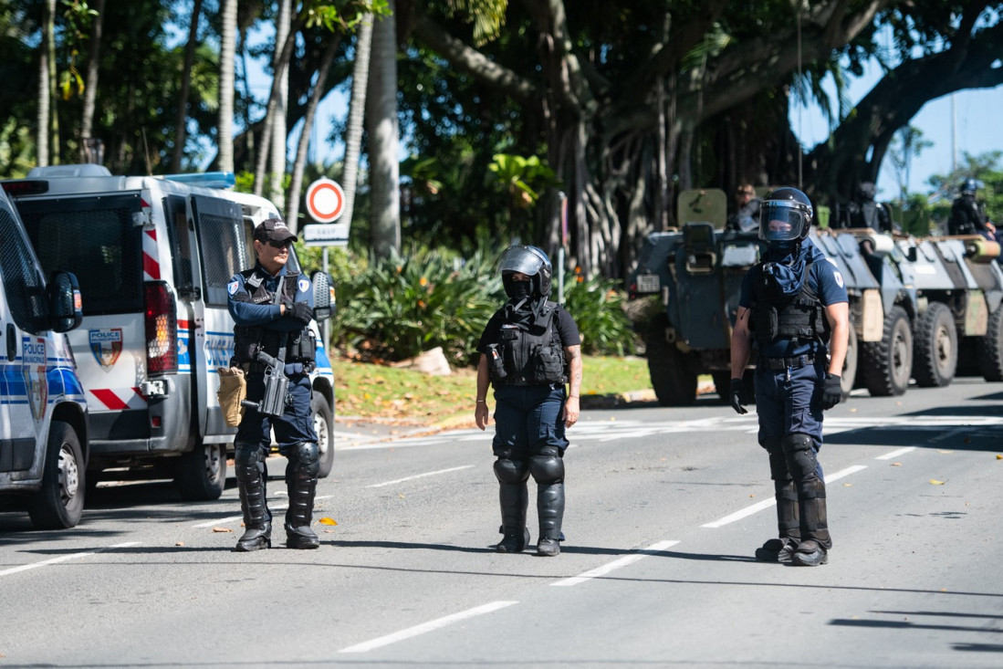 Stiglo hiljadu policajca, stanje na Novoj Kaledoniji mirnije: Demonstranti i dalje blokiraju puteve