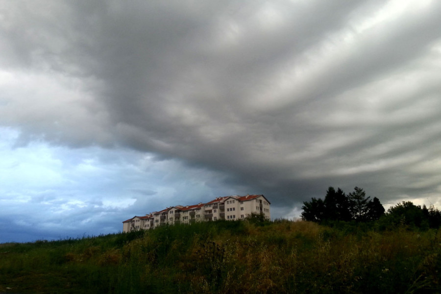 Crni oblak u Srbiju stiže iz Bosne: Ovi predeli pred kraj dana prvi na udaru pljuskova sa grmljavinom!