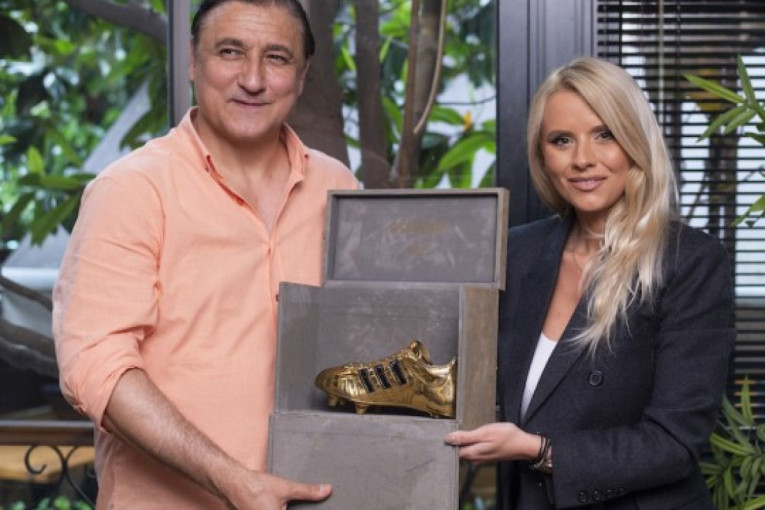 Darkova "Zlatna kopačka" stigla na Marakanu! Kakva je samo fudbalska "relikvija" u Beogradu (FOTO)
