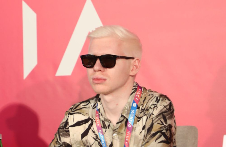 Đanija namamili u hotelsku sobu, pa ga prevarili! Pevač nije mogao da dođe sebi