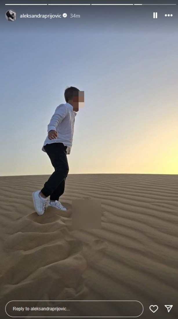 Prija i Filip otišli na odmor sa sinčićem: Uskladili stajlinge, sve pršti od emocija (FOTO)