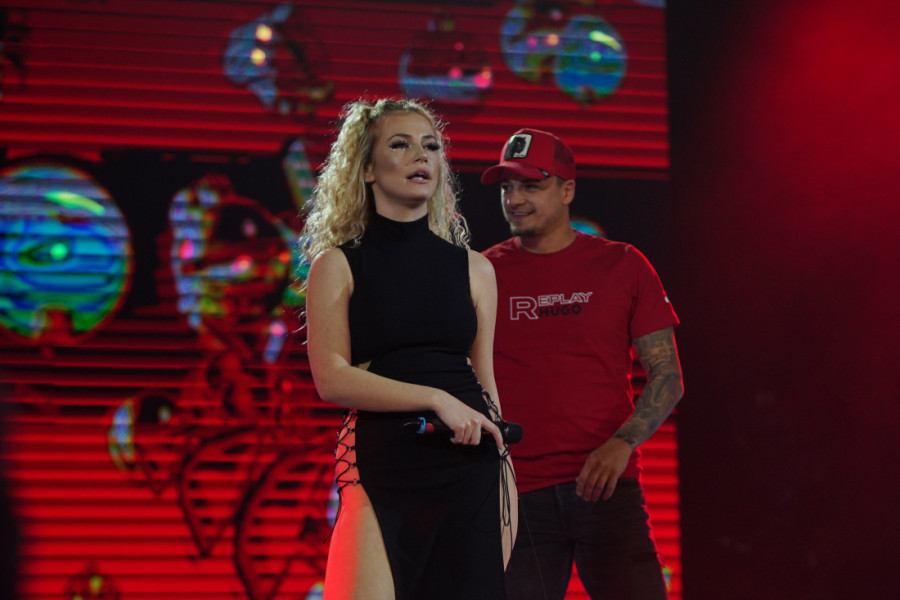 Milica Veličković pozirala sa stomakom do zuba! Osvanuli prelepi kadrovi, uživa u ljubavi sa Terzom! (FOTO)