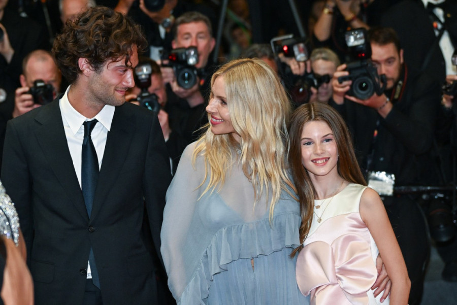 Glumica (43)  zamrzla jajne ćelije, sad je ponovo trudna! Na crvenom tepihu otkrila stomak! (FOTO)