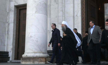 Vučić: Tražio sam blagoslov od patrijarha Porfirija pre puta, idem u Njujork da se borim (FOTO)