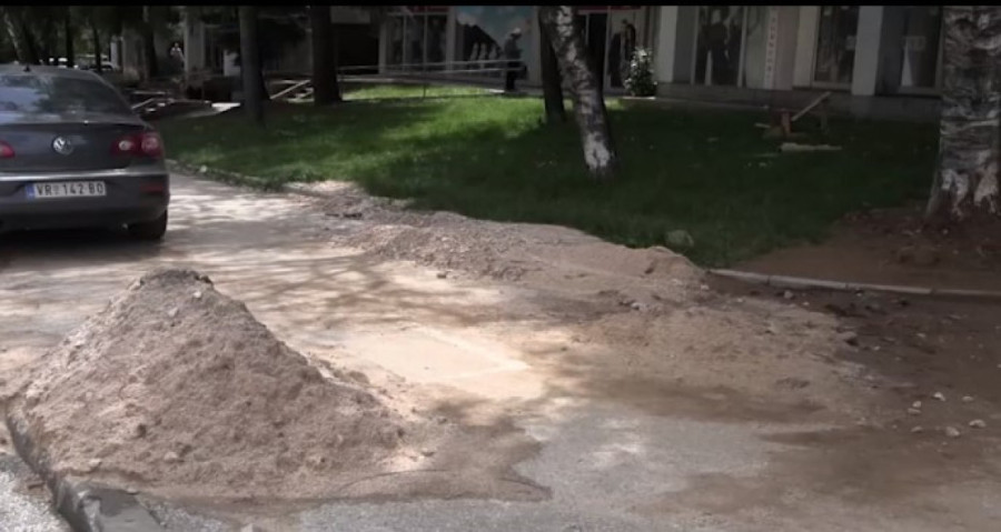 Poplavljene ulice u Vranju, tokom dana očekuje se normalizacija saobraćaja