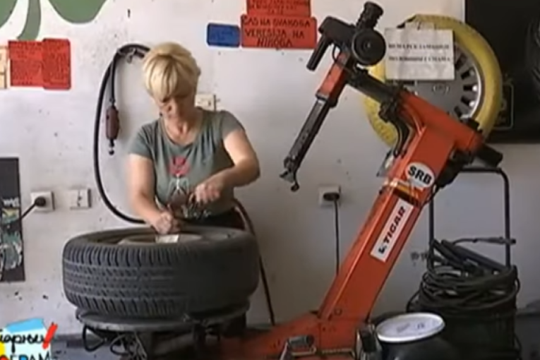 Jovanka već 11 godina sama radi kao vulkanizer: Ruke možeš da opereš kada se isprljaju, ali obraz ne!
